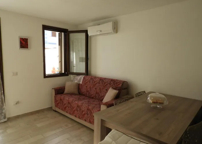 Baby House - Iun P5263 Daire Calasetta